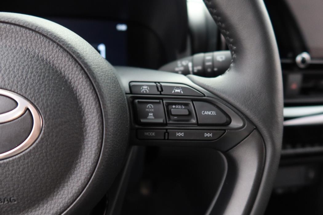 TOYOTA Yaris Cross 2025