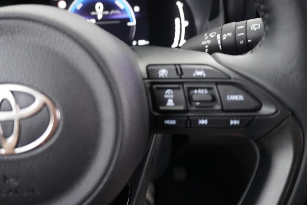 TOYOTA Yaris Cross 2025