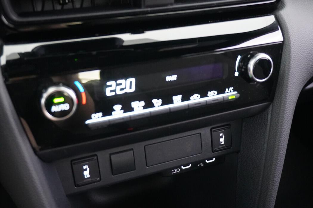 TOYOTA Yaris Cross 2025