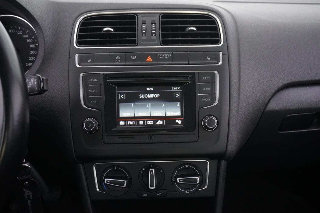 VOLKSWAGEN Polo 2015