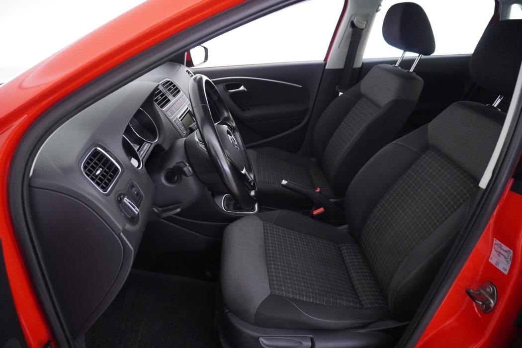 VOLKSWAGEN Polo 2015