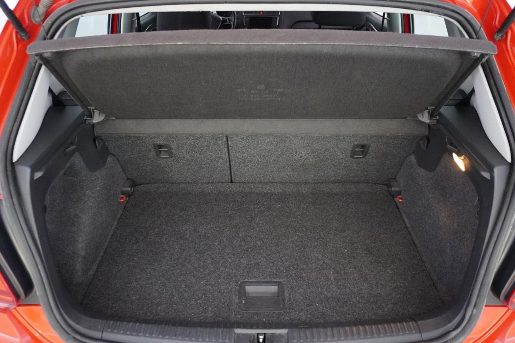 VOLKSWAGEN Polo 2015
