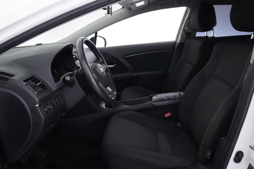 TOYOTA Avensis 2011