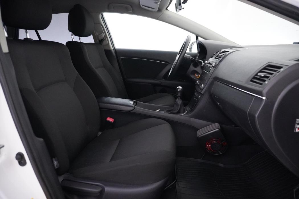 TOYOTA Avensis 2011
