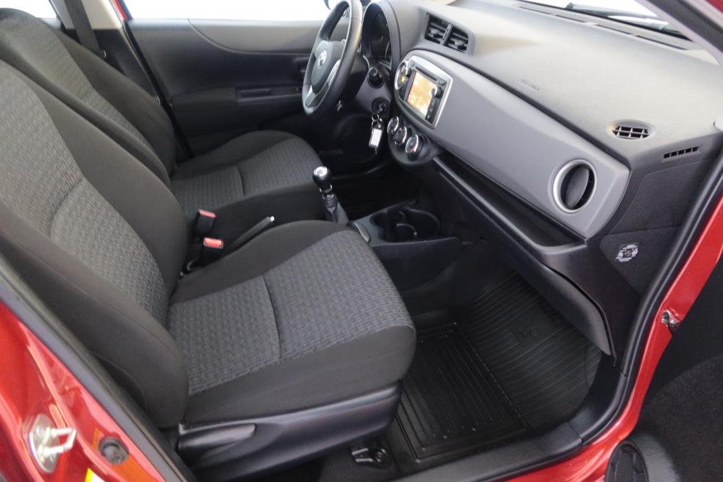 TOYOTA Yaris 2014