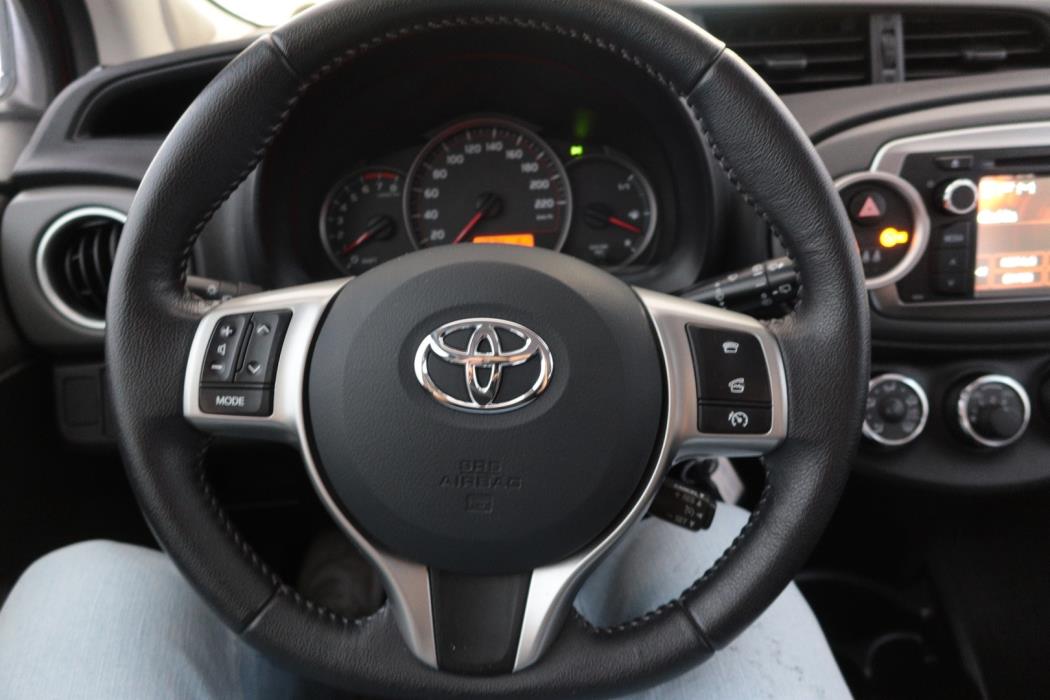 TOYOTA Yaris 2014