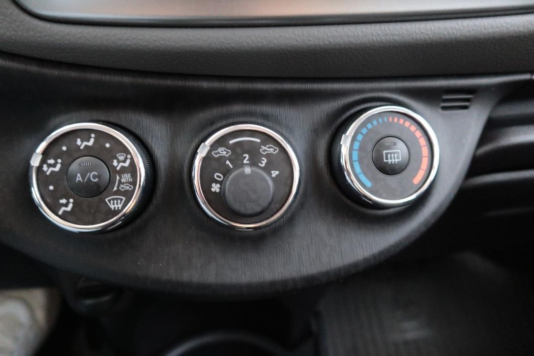 TOYOTA Yaris 2014