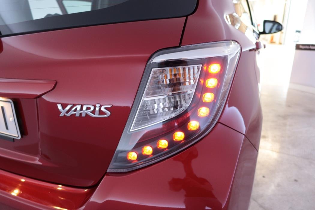 TOYOTA Yaris 2014