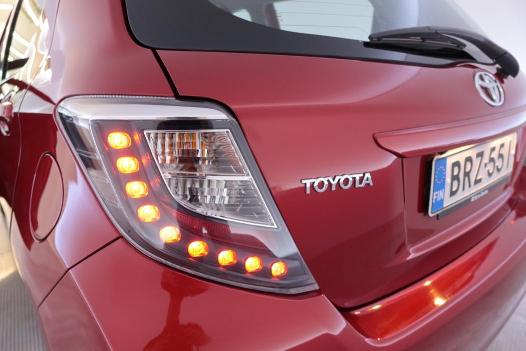 TOYOTA Yaris 2014