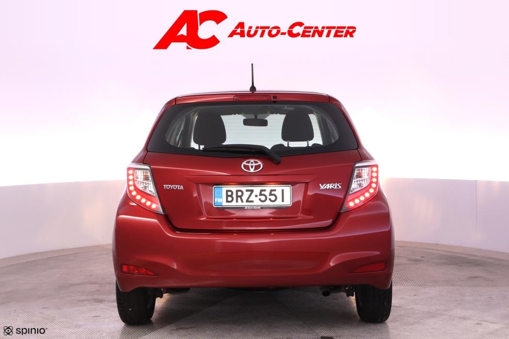 TOYOTA Yaris 2014