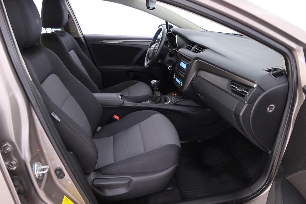 TOYOTA Avensis 2015