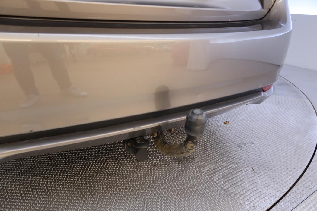 TOYOTA Avensis 2015