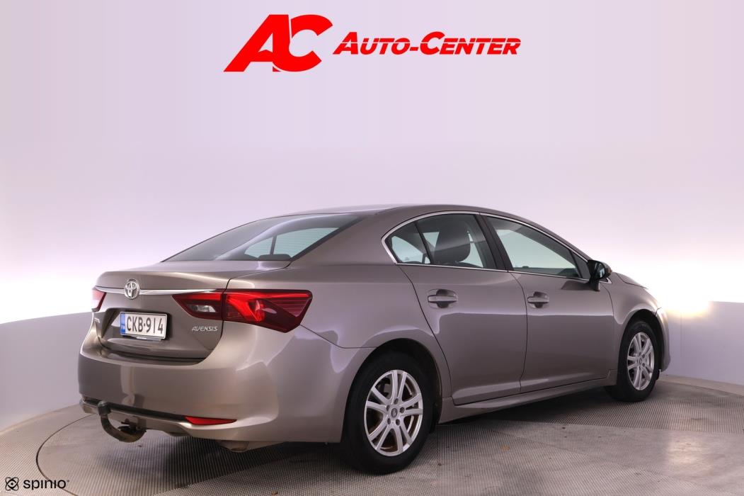 TOYOTA Avensis 2015