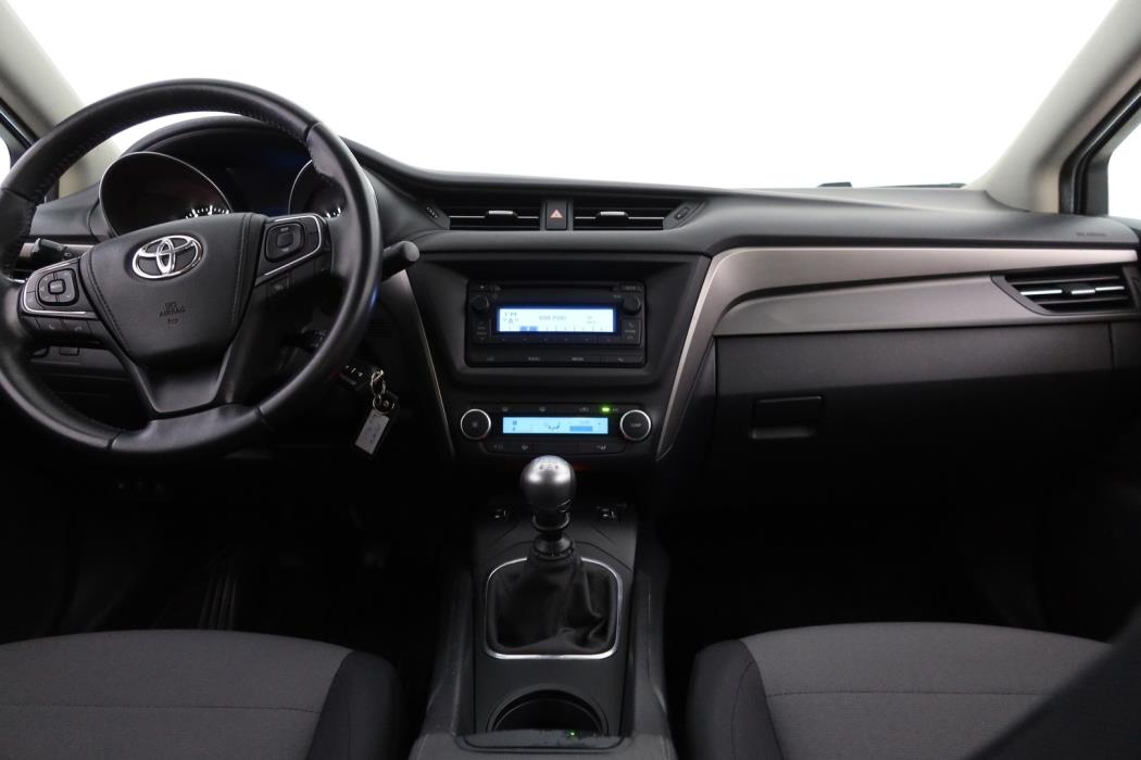 TOYOTA Avensis 2015