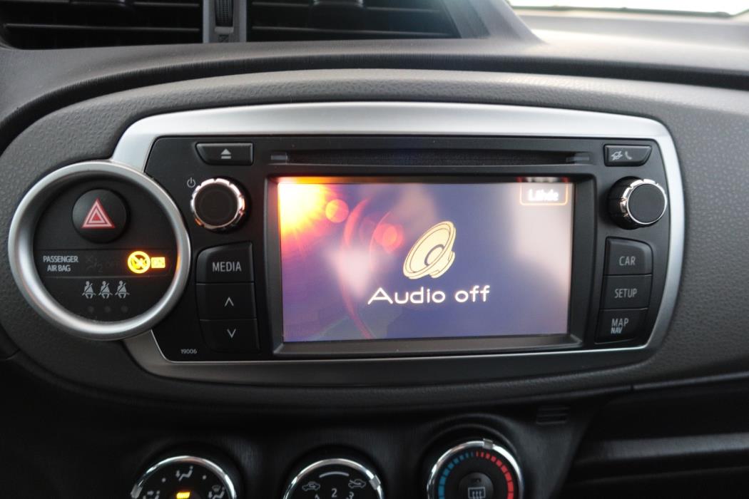 TOYOTA Yaris 2012