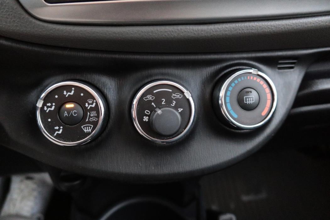 TOYOTA Yaris 2012