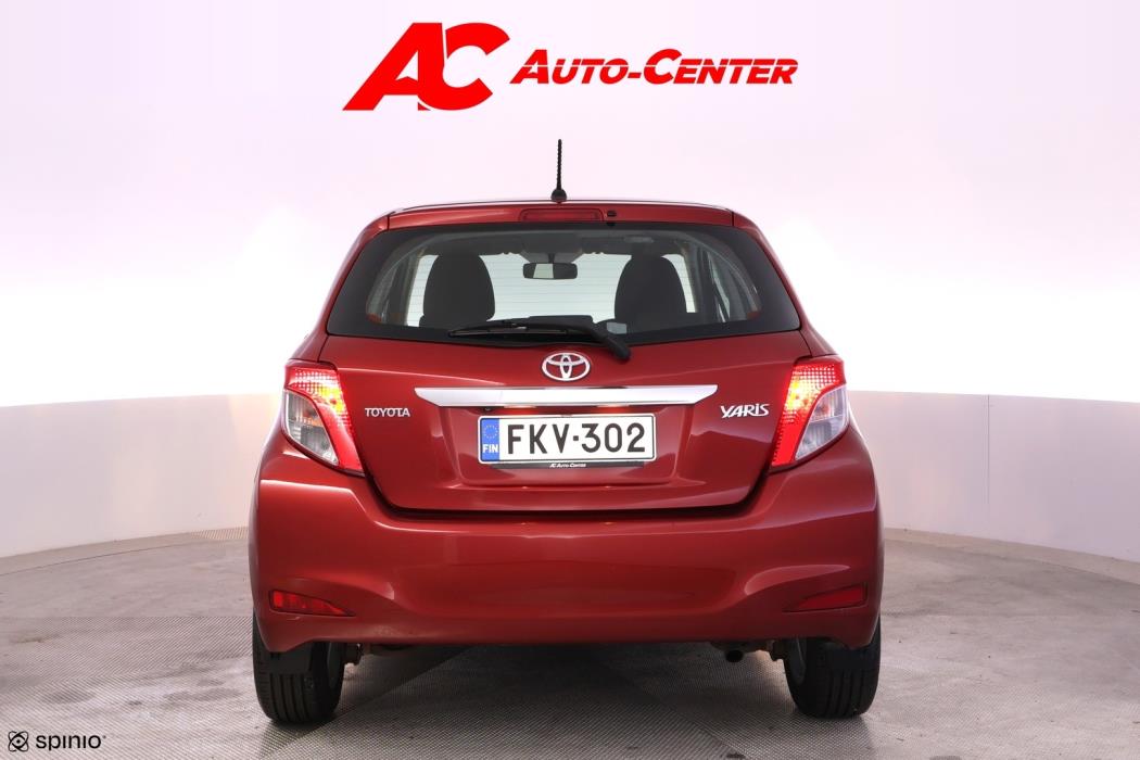 TOYOTA Yaris 2012