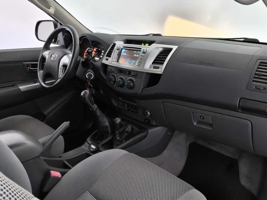 TOYOTA Hilux 2011