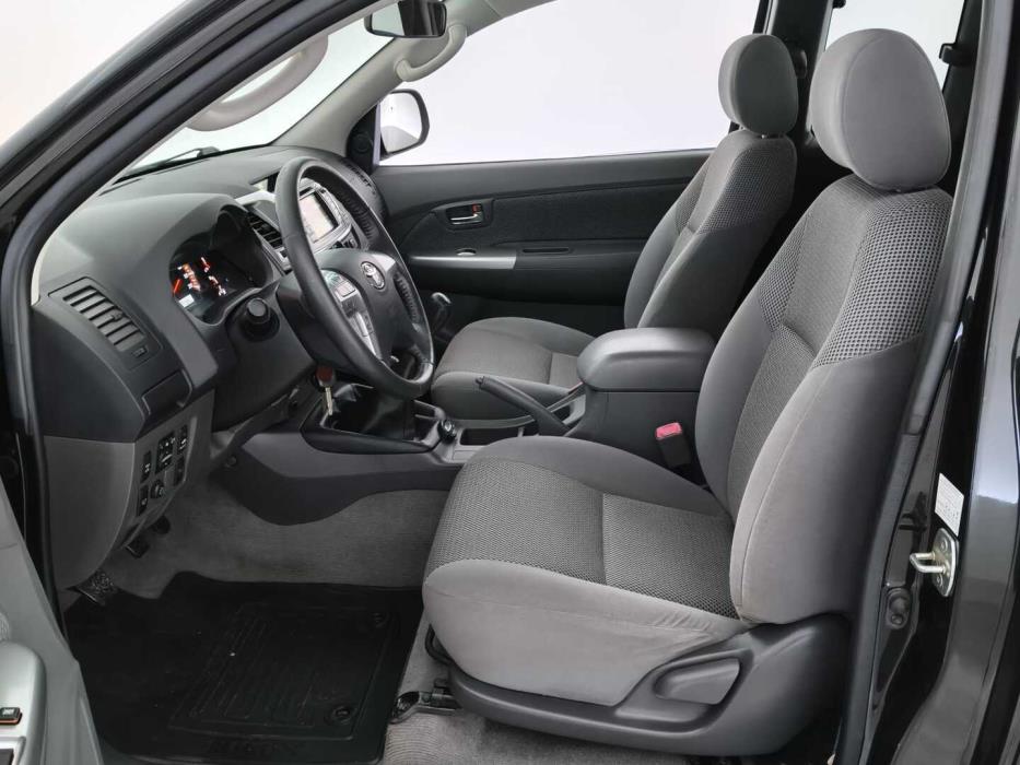 TOYOTA Hilux 2011
