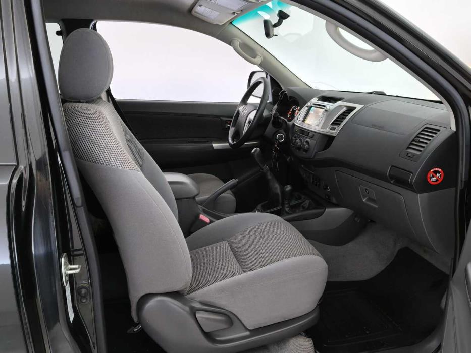 TOYOTA Hilux 2011