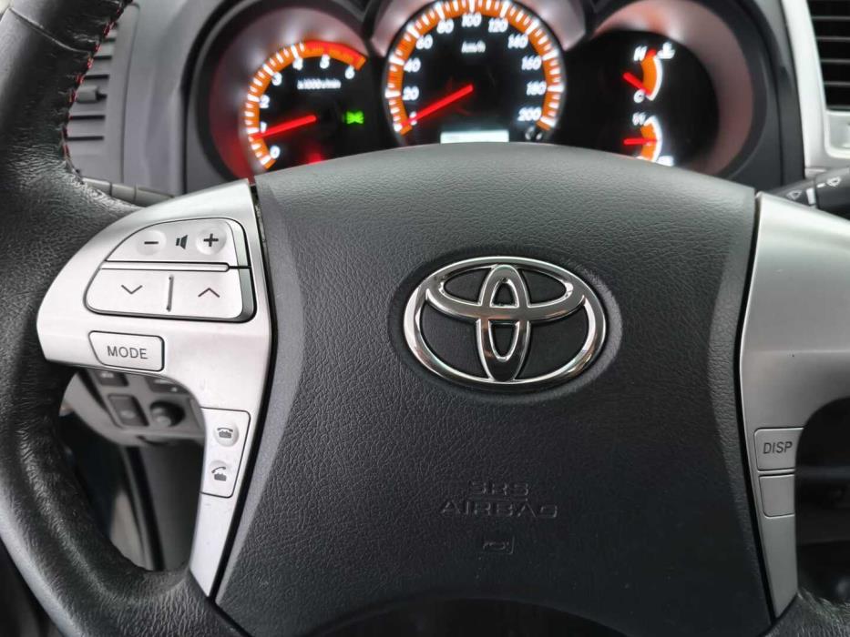 TOYOTA Hilux 2011