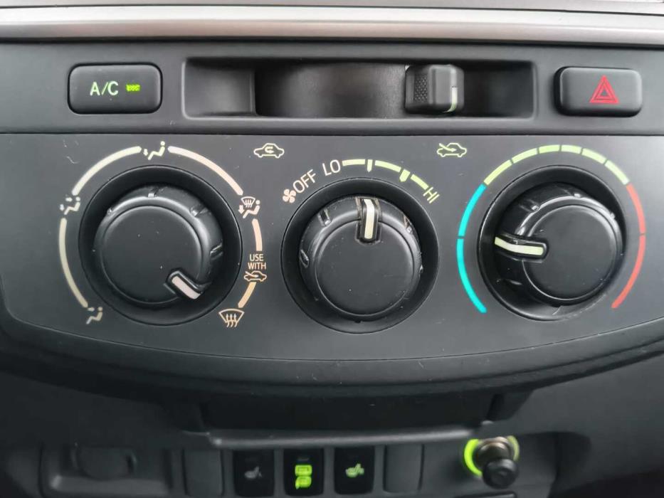 TOYOTA Hilux 2011