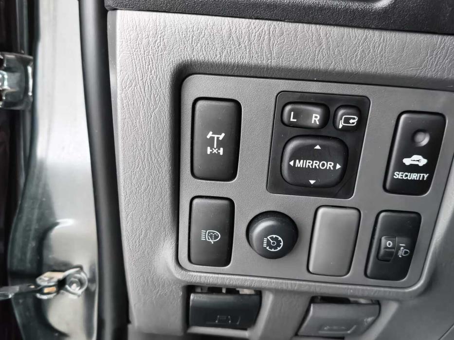 TOYOTA Hilux 2011