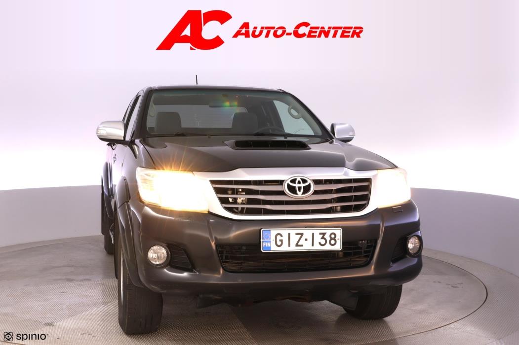 TOYOTA Hilux 2011