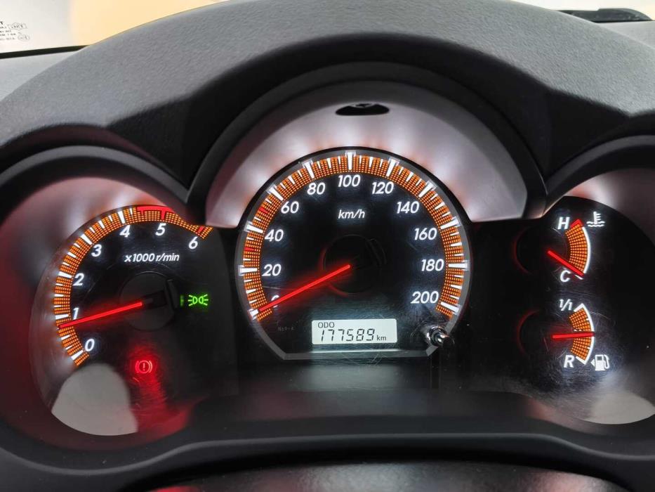 TOYOTA Hilux 2011