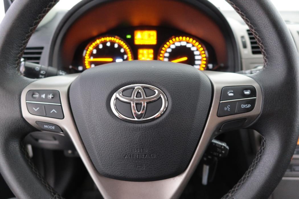 TOYOTA Avensis 2011