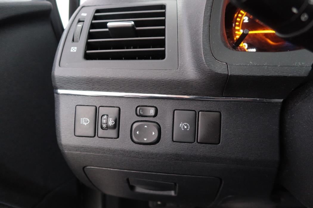TOYOTA Avensis 2011