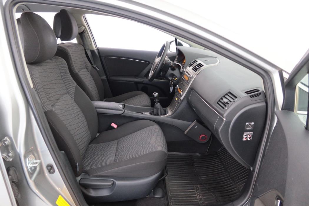 TOYOTA Avensis 2011