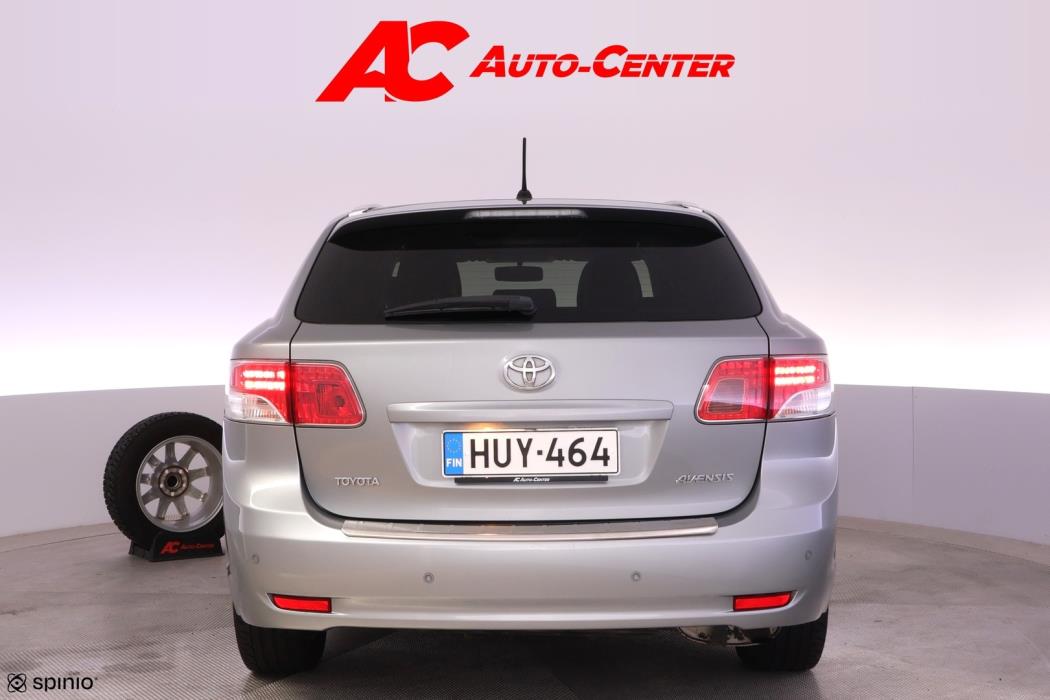 TOYOTA Avensis 2011