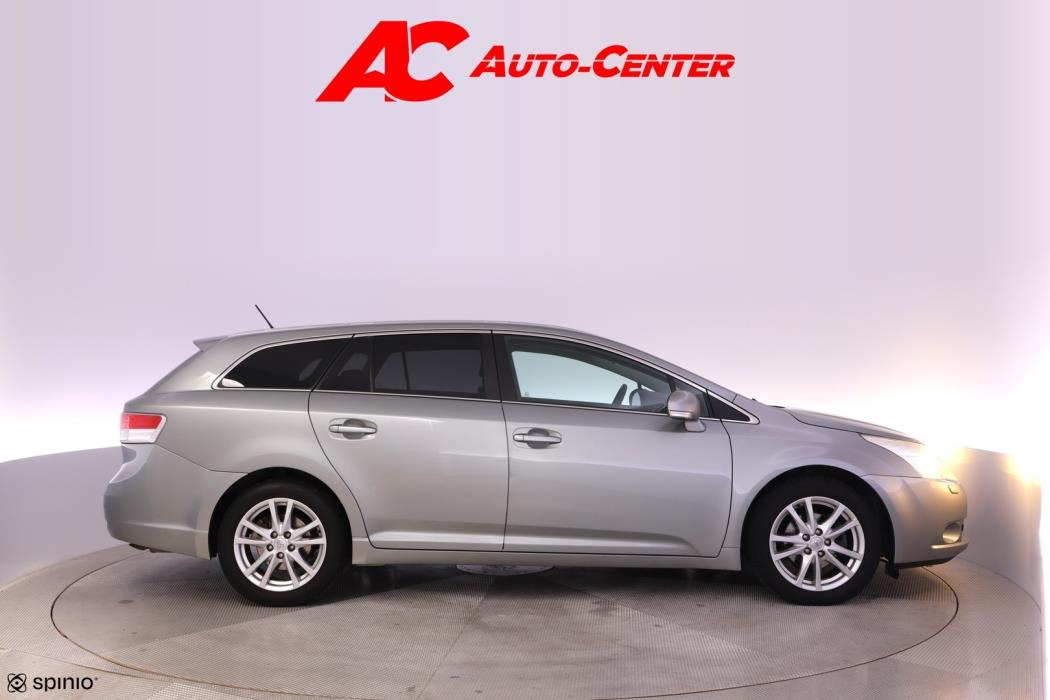 TOYOTA Avensis 2011