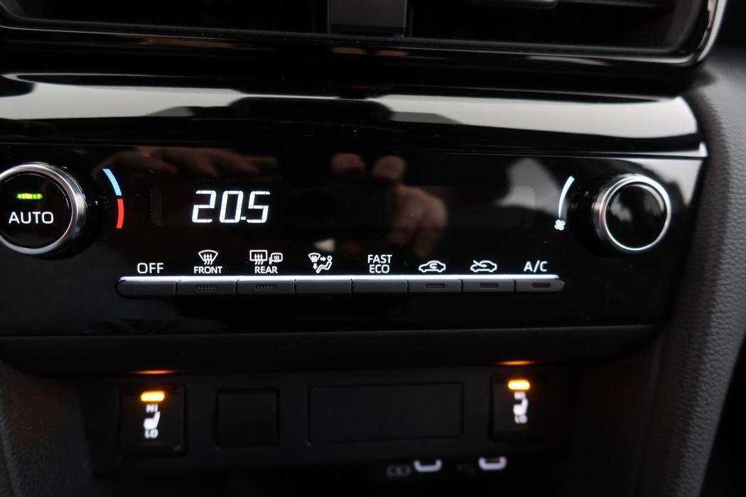 TOYOTA Yaris Cross 2025
