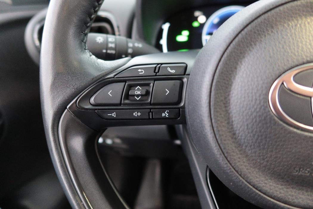TOYOTA Yaris Cross 2025