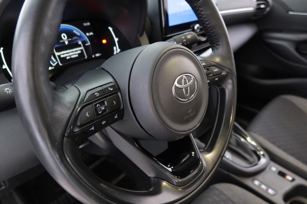 TOYOTA Yaris Cross 2025
