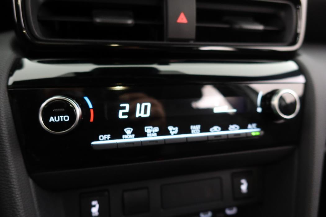 TOYOTA Yaris Cross 2025