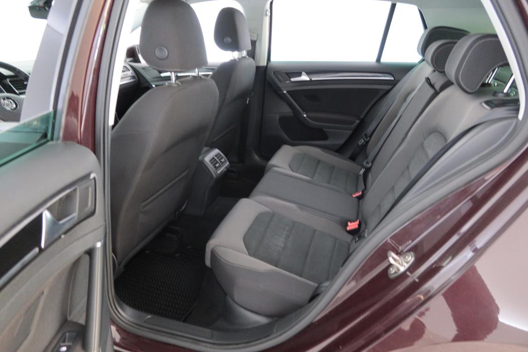 VOLKSWAGEN Golf 2018