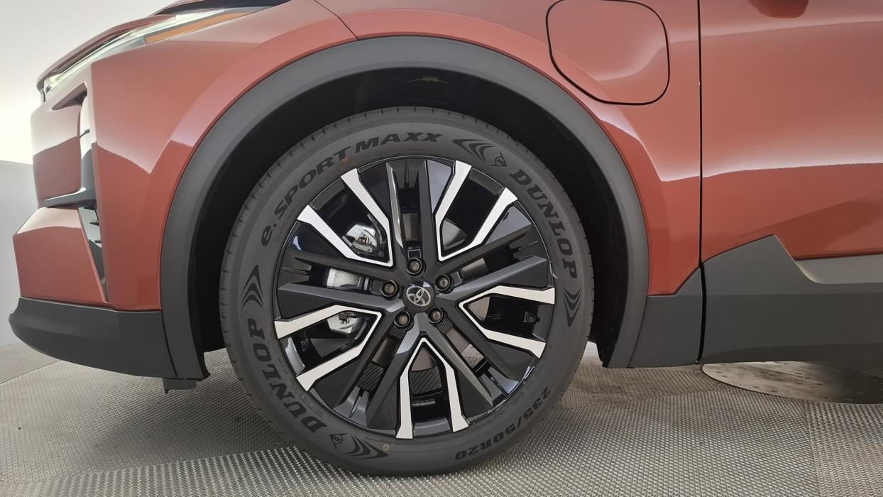 TOYOTA C-HR+ 2026