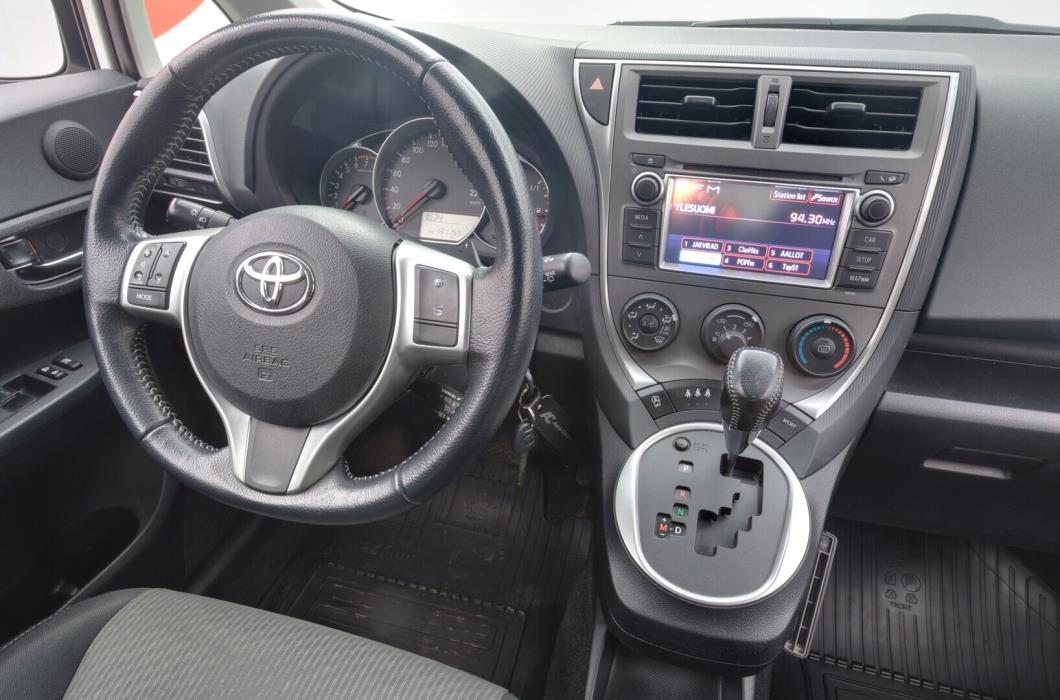 TOYOTA Verso-S 2014