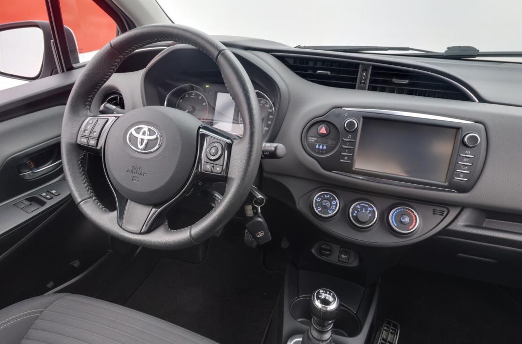 TOYOTA Yaris 2018