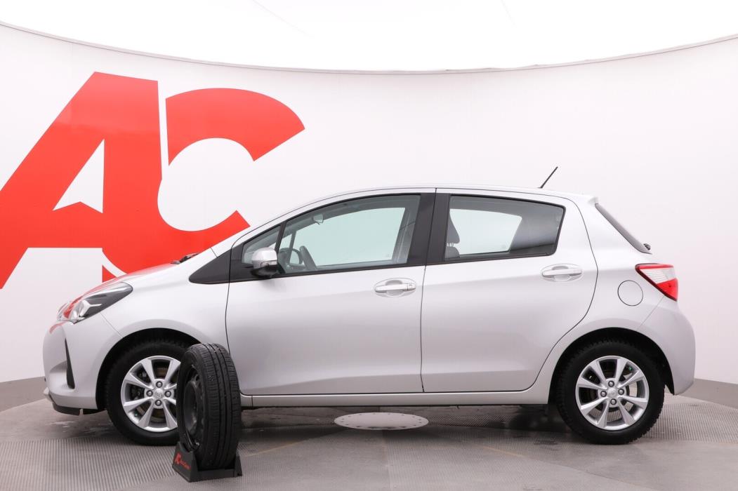 TOYOTA Yaris 2018