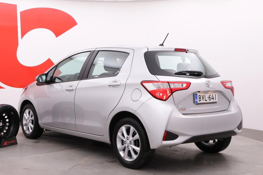 TOYOTA Yaris 2018