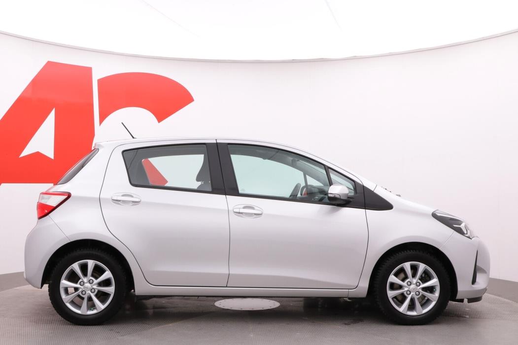 TOYOTA Yaris 2018