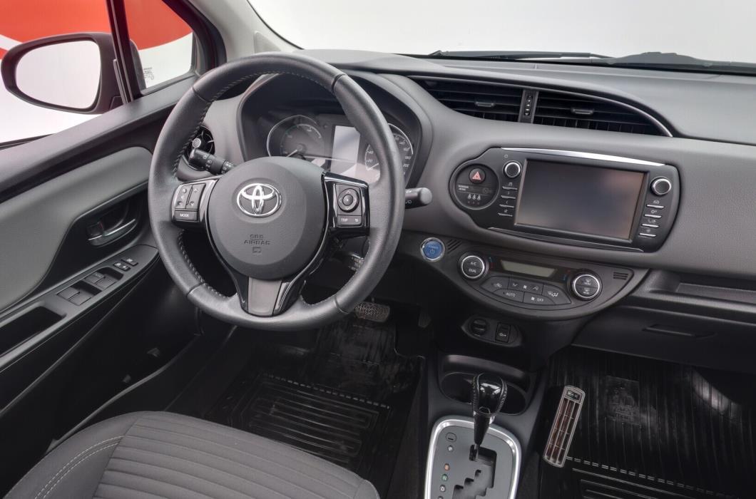 TOYOTA Yaris 2018