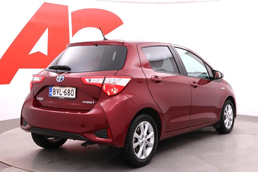 TOYOTA Yaris 2018