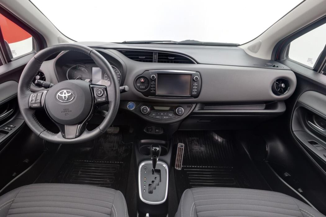 TOYOTA Yaris 2018