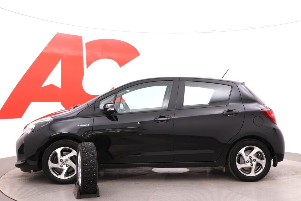 TOYOTA Yaris 2015