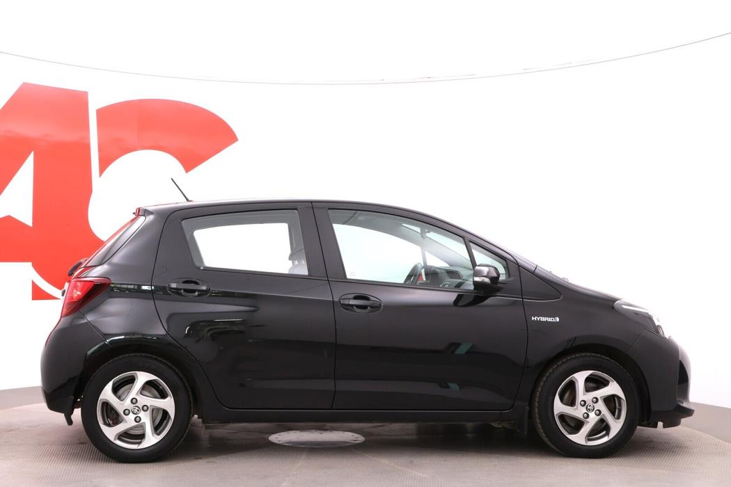TOYOTA Yaris 2015